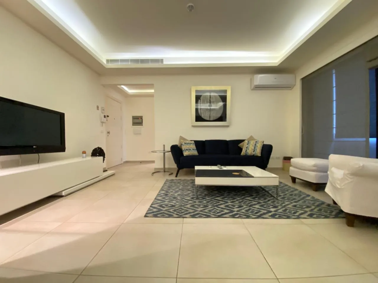 Modern & Furnished Apartment For Rent in Minet Hosn, Down Town — الصورة 2