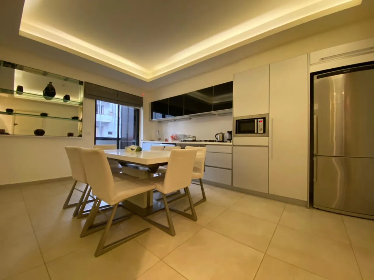Modern & Furnished Apartment For Rent in Minet Hosn, Down Town — الصورة 4