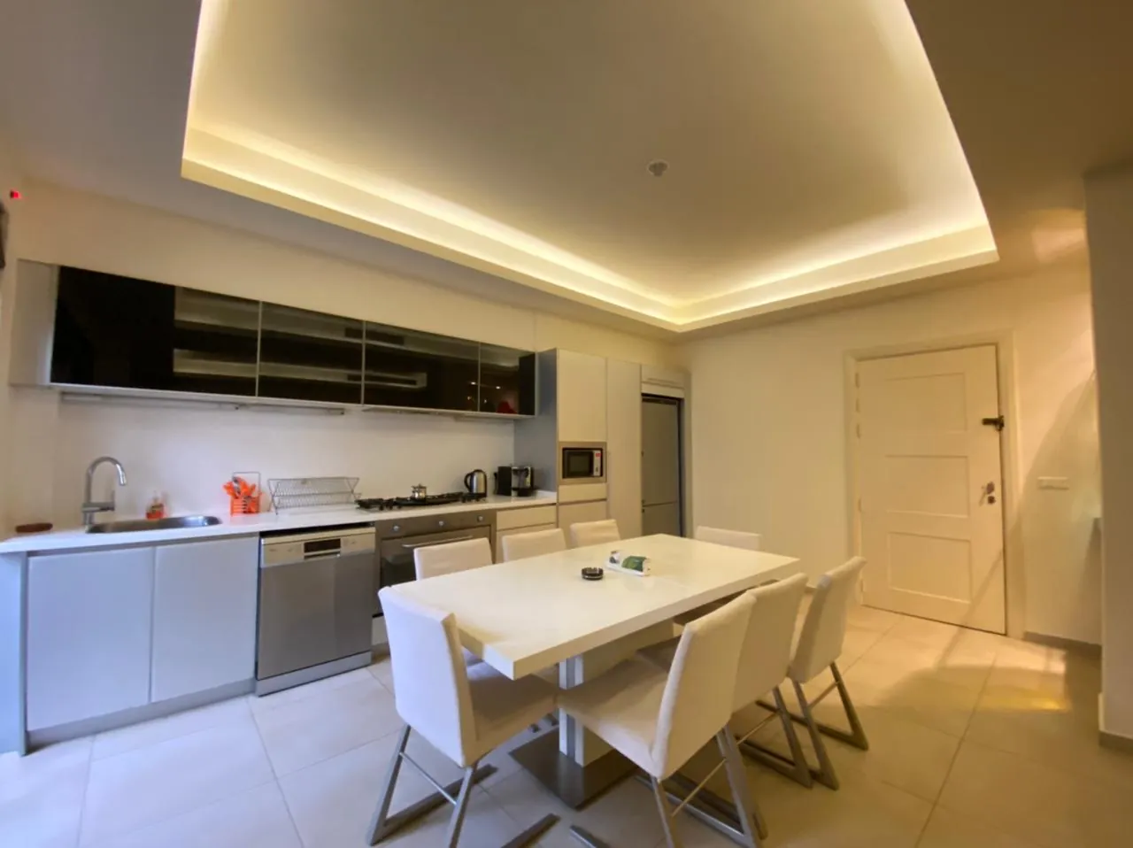 Modern & Furnished Apartment For Rent in Minet Hosn, Down Town — الصورة 5