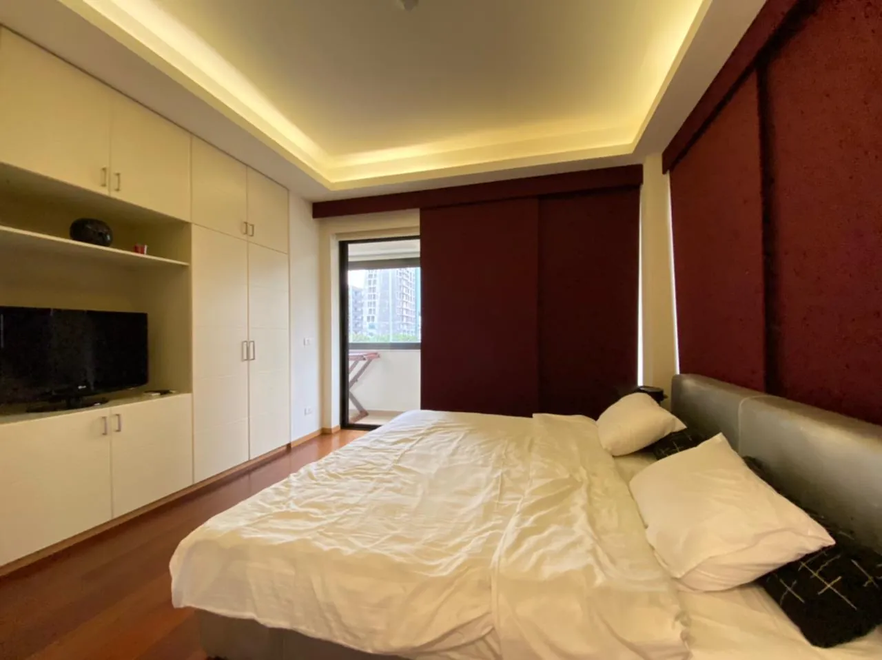 Modern & Furnished Apartment For Rent in Minet Hosn, Down Town — الصورة 6