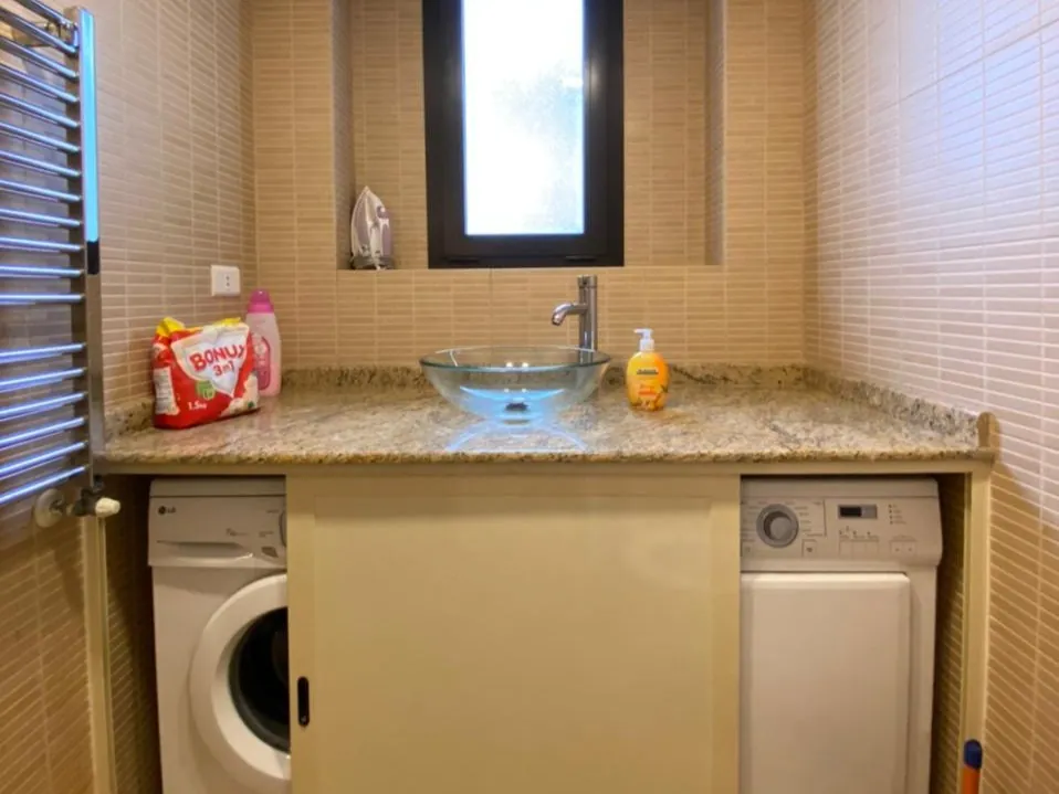 Modern & Furnished Apartment For Rent in Minet Hosn, Down Town — الصورة 9