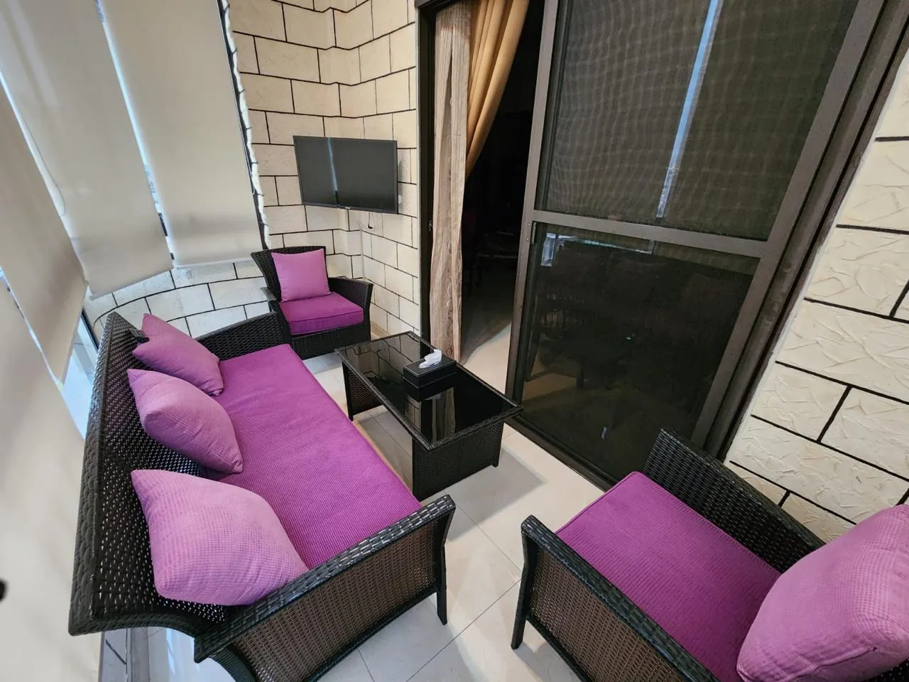Fully Furnished Apartment For Sale In Bouchrieh — الصورة 3