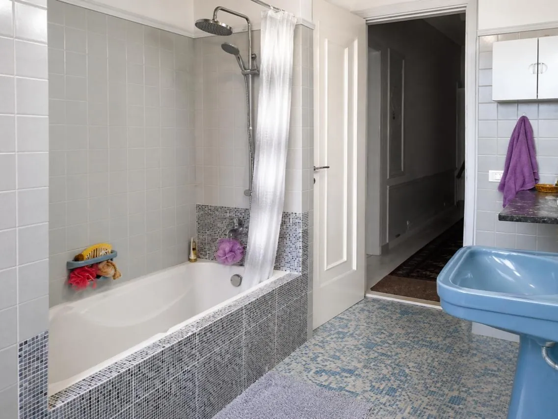 Charming Villa With A Private Garden For Sale in Baabdat — الصورة 6
