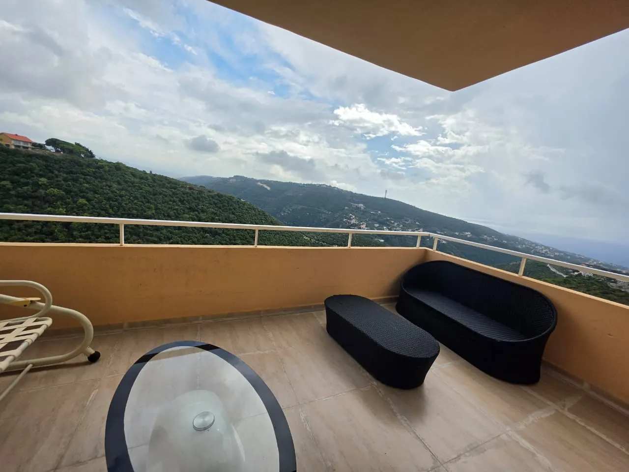 Furnished Apartment with Mountain & Sea View For Rent in Smar Jbeil, Batroun — الصورة 2
