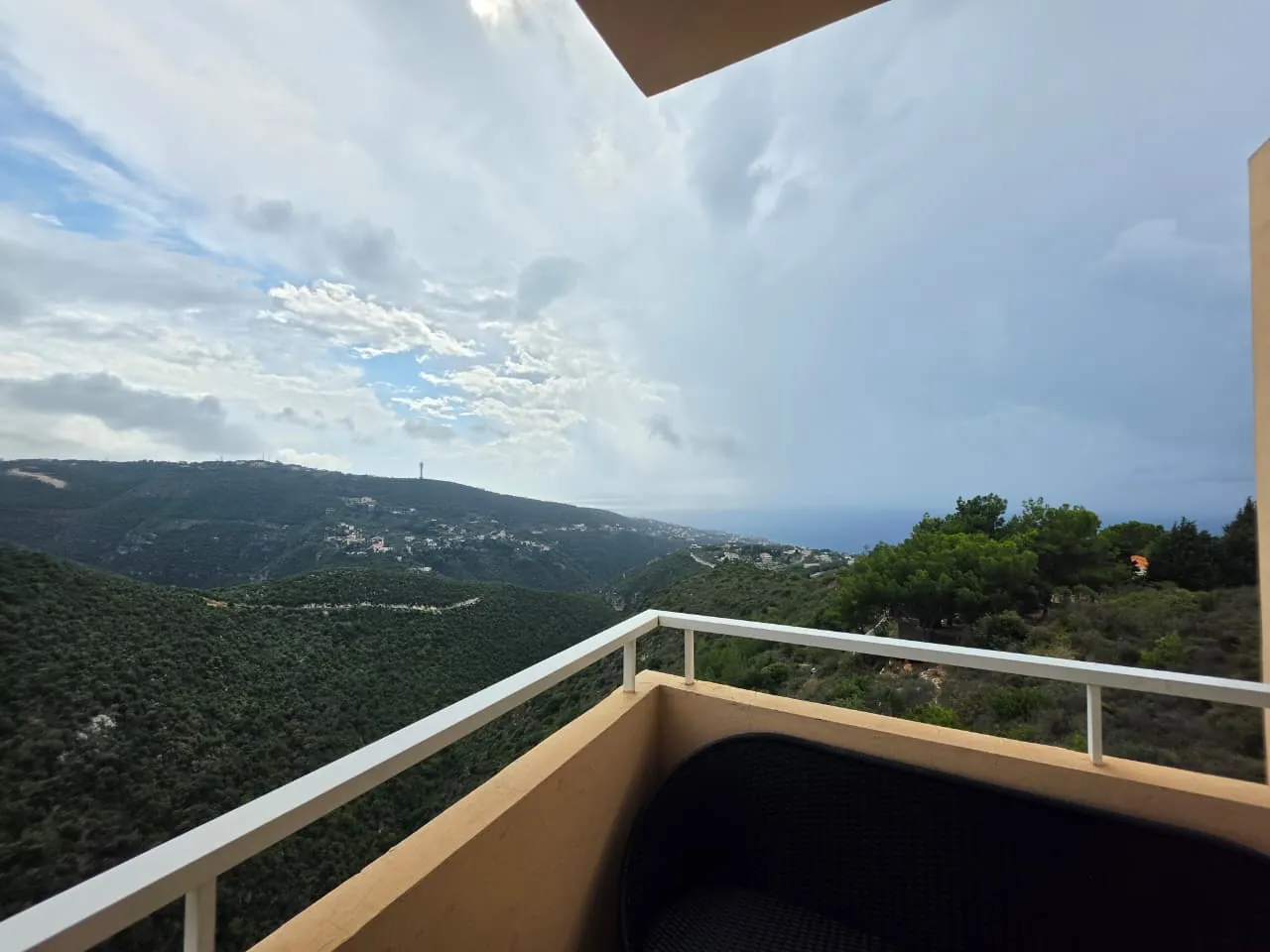 Furnished Apartment with Mountain & Sea View For Rent in Smar Jbeil, Batroun — الصورة 3