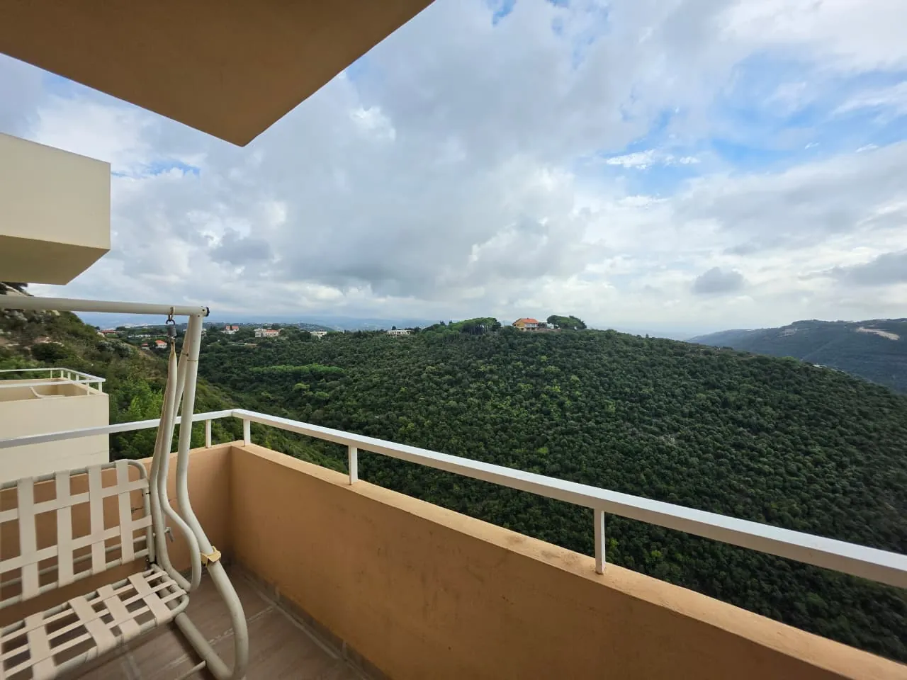 Furnished Apartment with Mountain & Sea View For Rent in Smar Jbeil, Batroun — الصورة 5