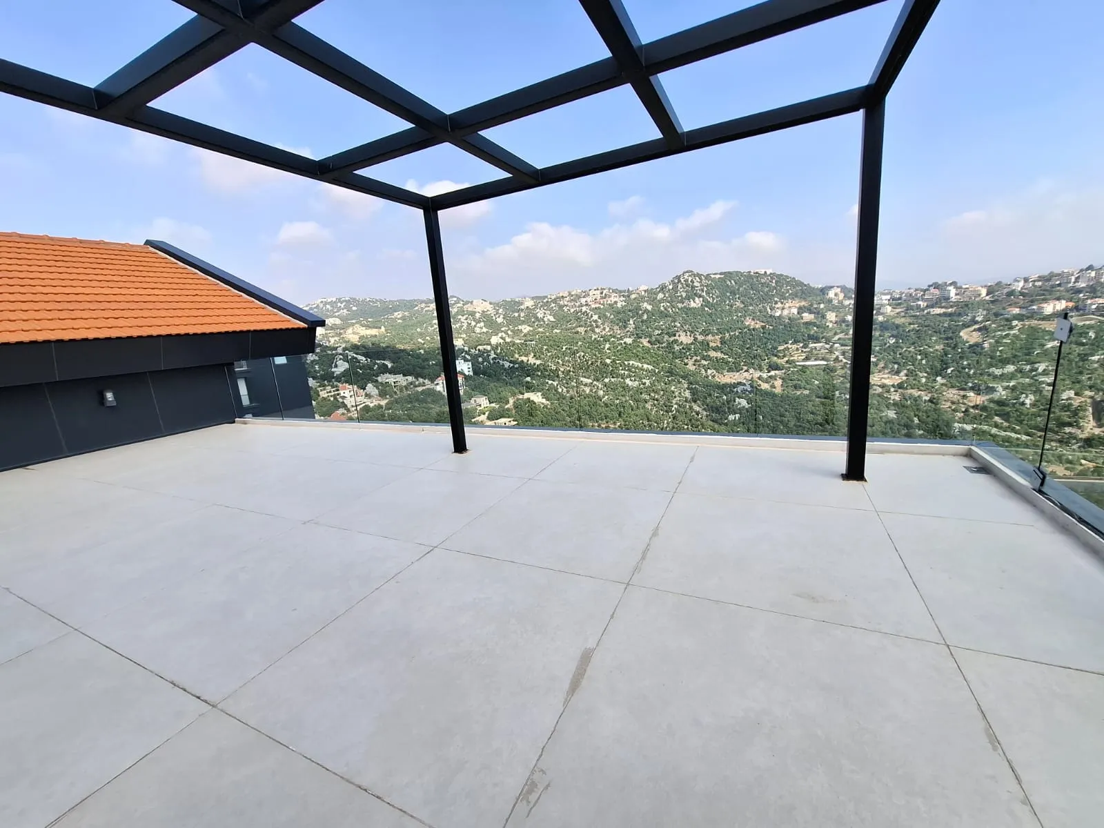 Spacious 3-Bedroom Duplex With Terrace For Rent in Achkout — الصورة 3