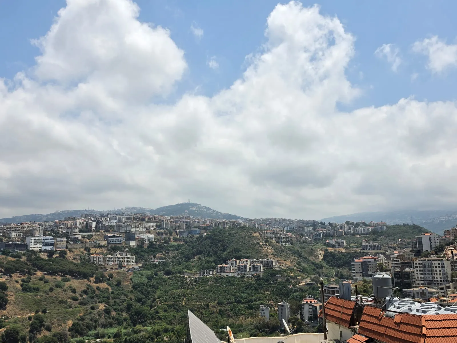 Exclusive! Bright Apartment with Mountain View For Sale in Mar Takla, Hazmieh — photo 2