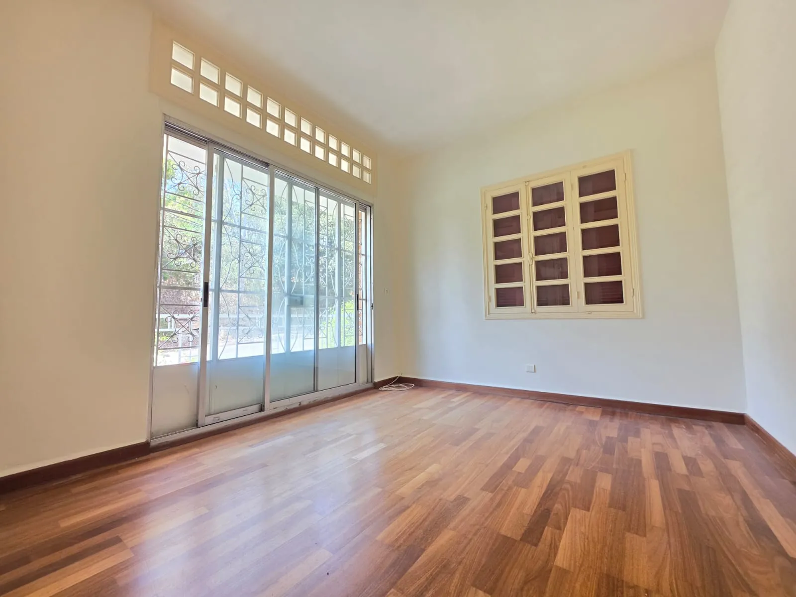 Exclusive! Bright Apartment with Mountain View For Sale in Mar Takla, Hazmieh — photo 5