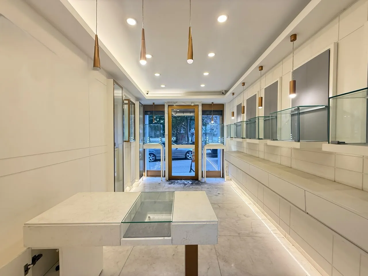 Renovated Shop on Main Street For Rent in Achrafieh, Carré D'or