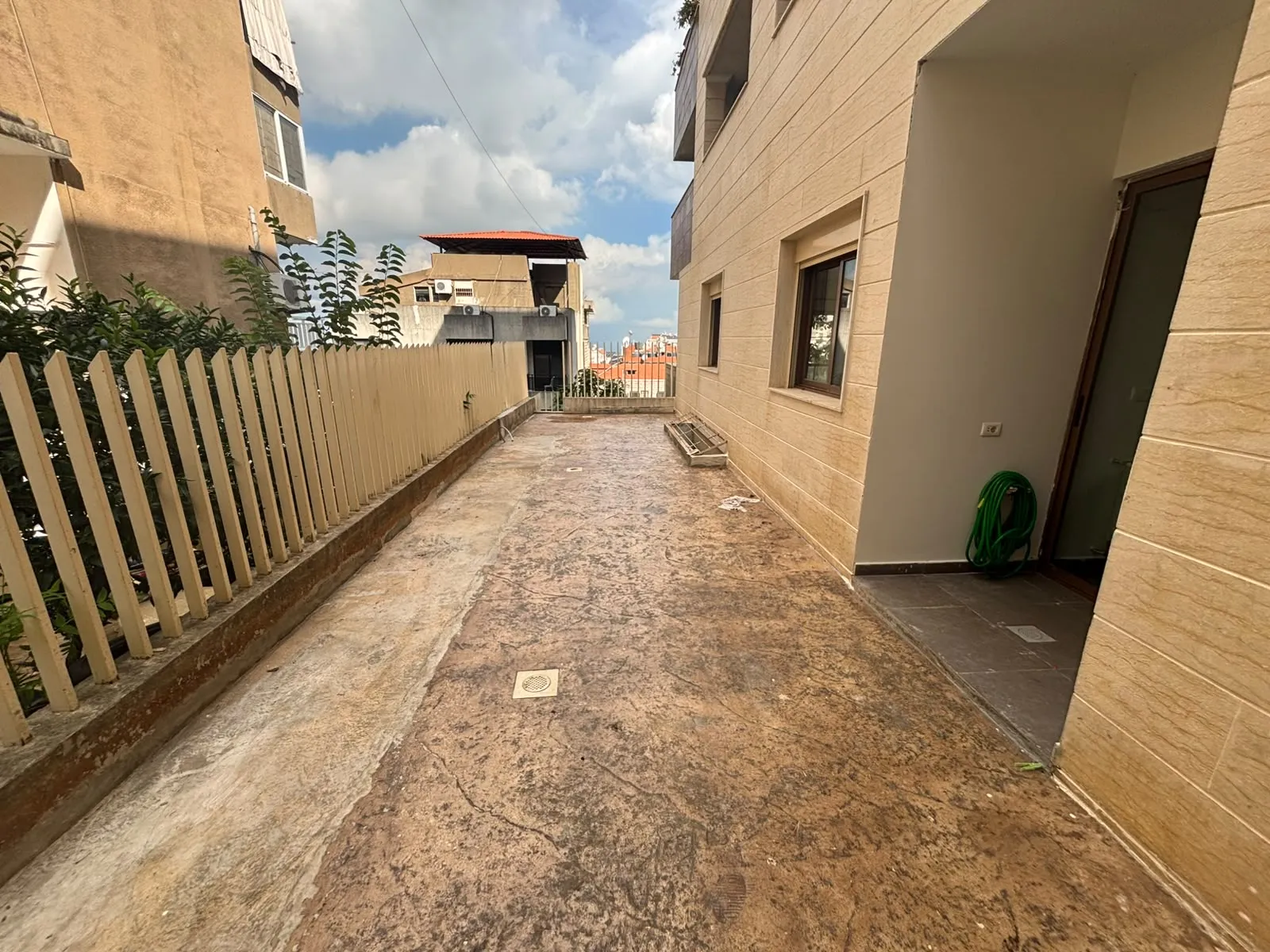 New Apartment with Terrace For Rent in Mazraat Yachouh — الصورة 10