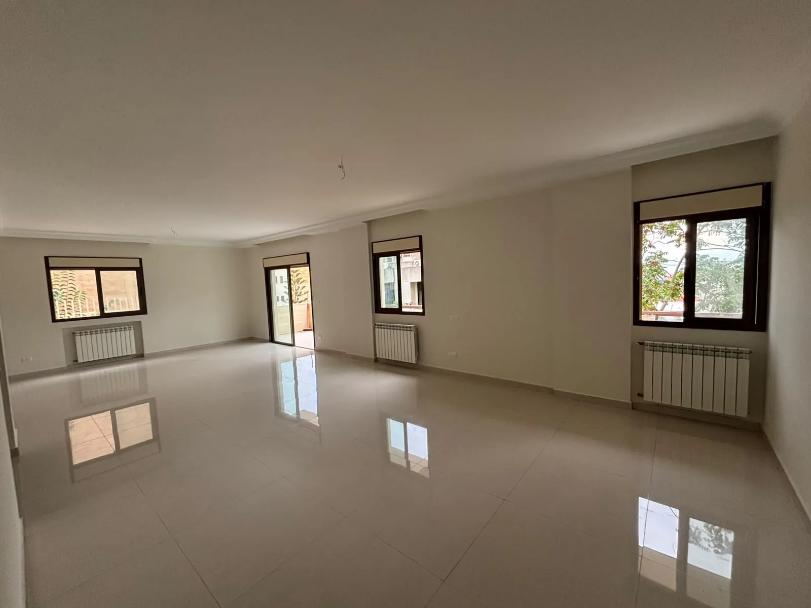 New Apartment with Terrace For Rent in Mazraat Yachouh — الصورة 2