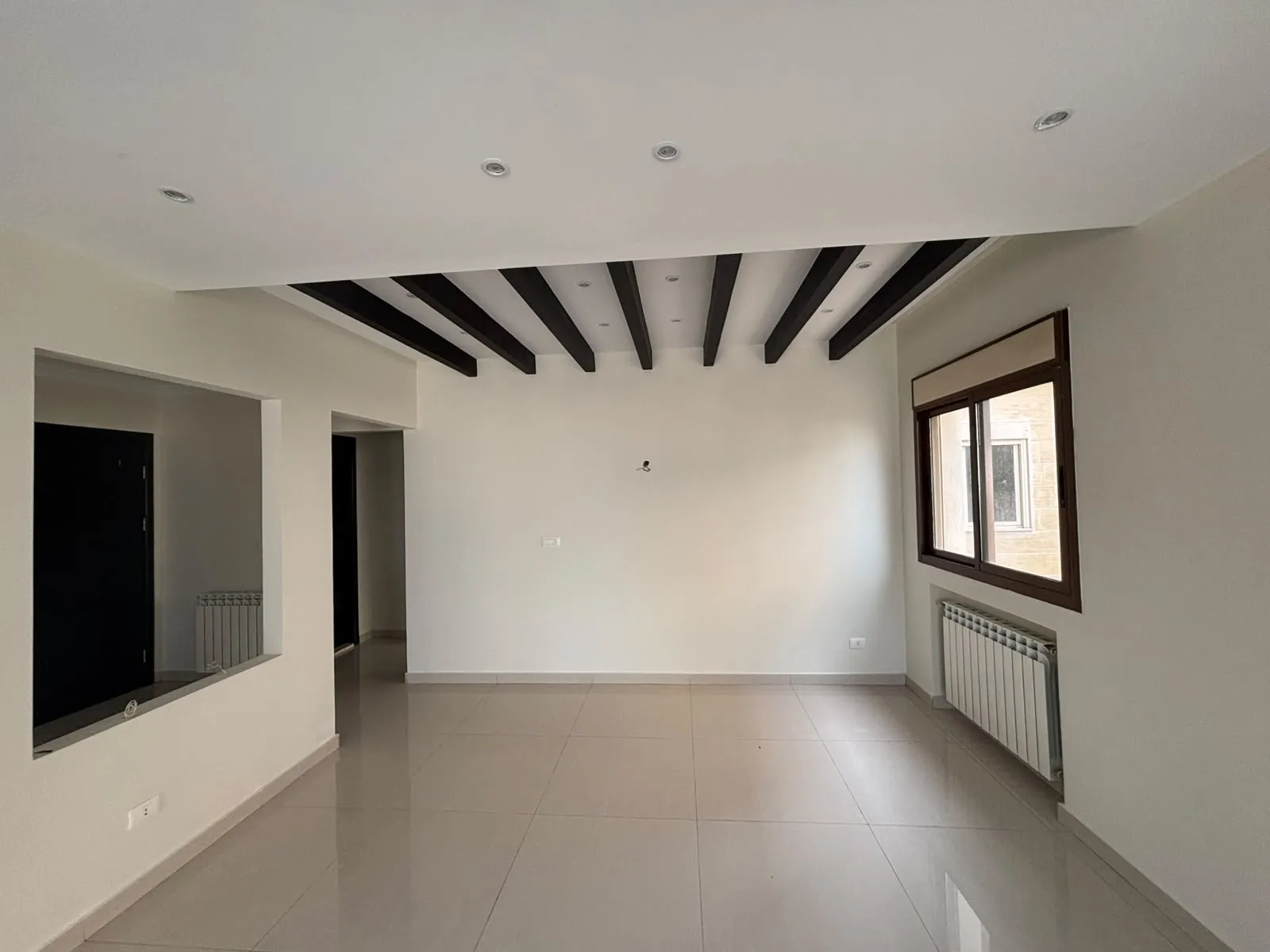 New Apartment with Terrace For Rent in Mazraat Yachouh — الصورة 3