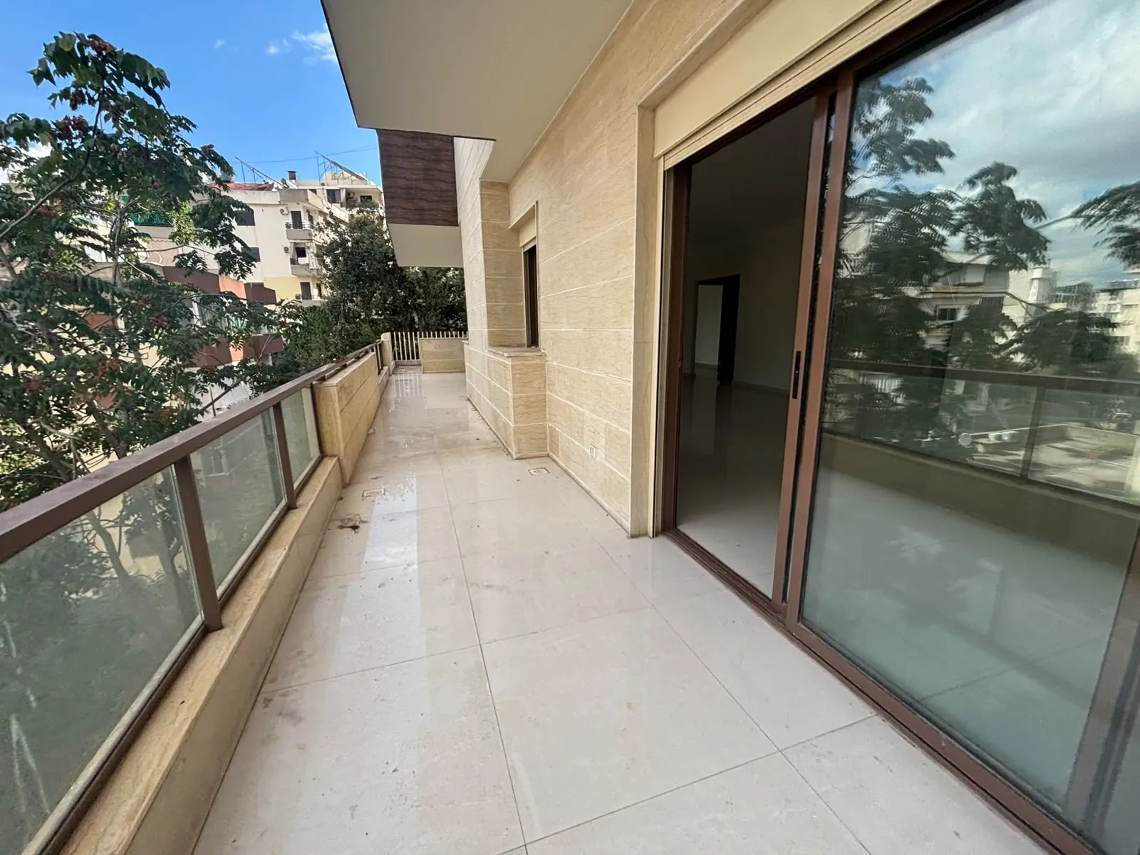 New Apartment with Terrace For Rent in Mazraat Yachouh — الصورة 5
