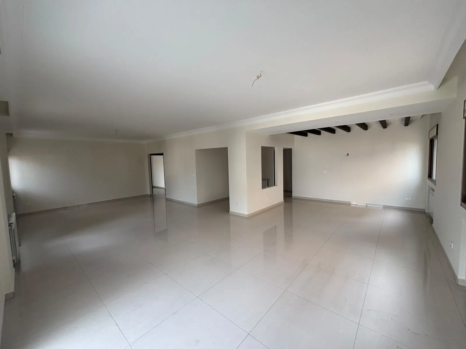 New Apartment with Terrace For Rent in Mazraat Yachouh — الصورة 6