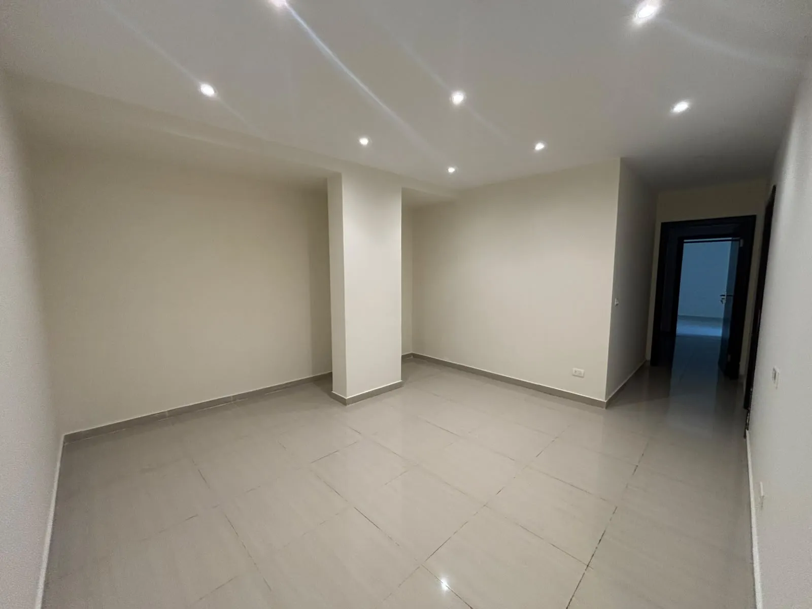 New Apartment with Terrace For Rent in Mazraat Yachouh — الصورة 9