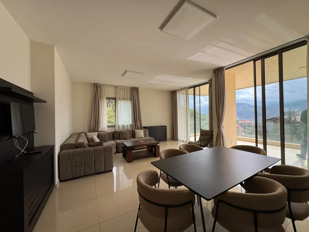 Furnished & Decorated Apartment For Rent in Ouyoun, Broumana — الصورة 2