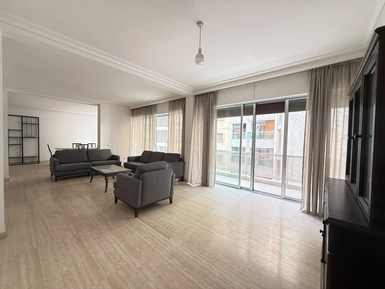Duplex with Rooftop Terrace For Rent in Achrafieh, Sursock — الصورة 2