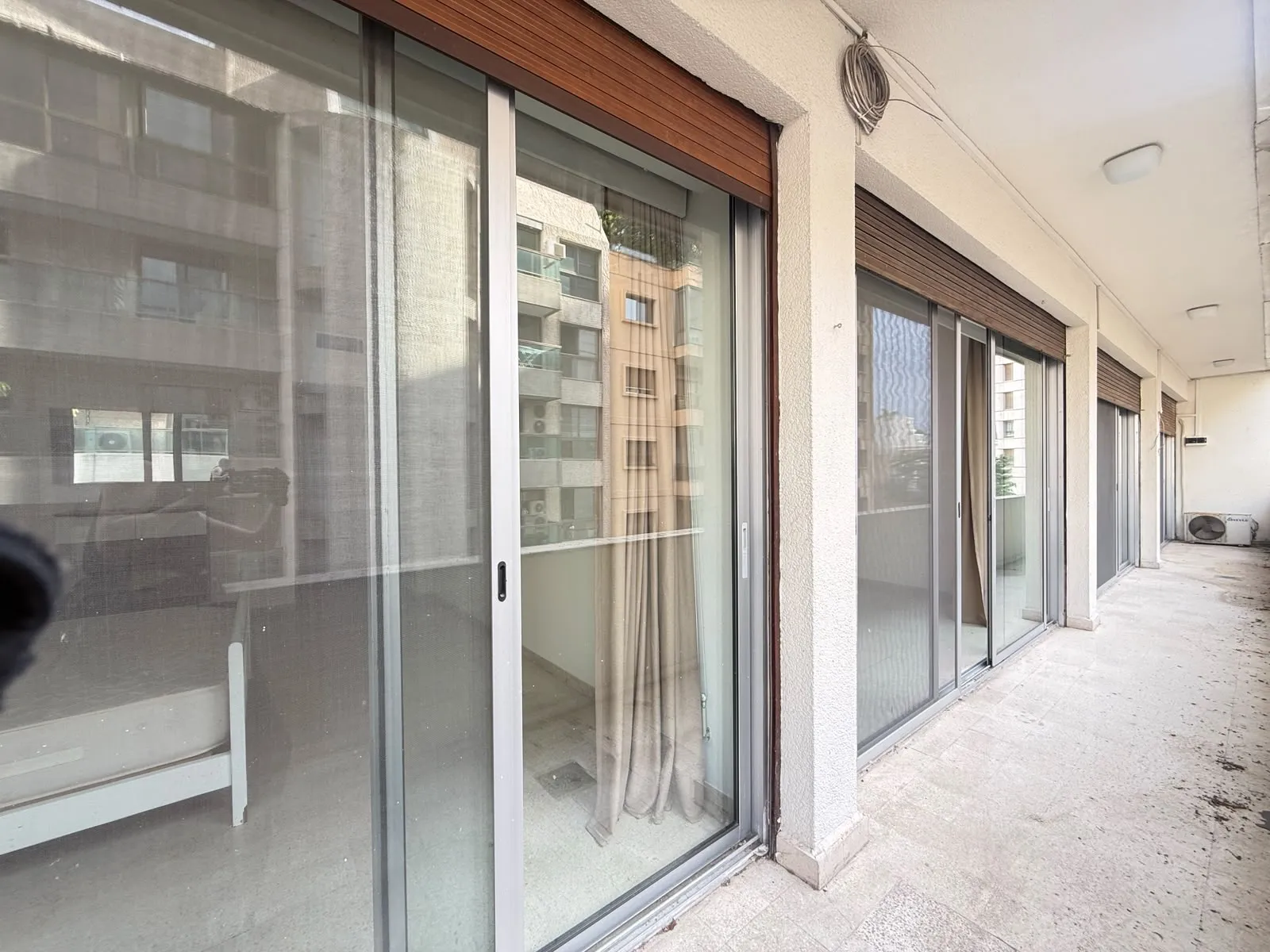 Duplex with Rooftop Terrace For Rent in Achrafieh, Sursock — الصورة 5