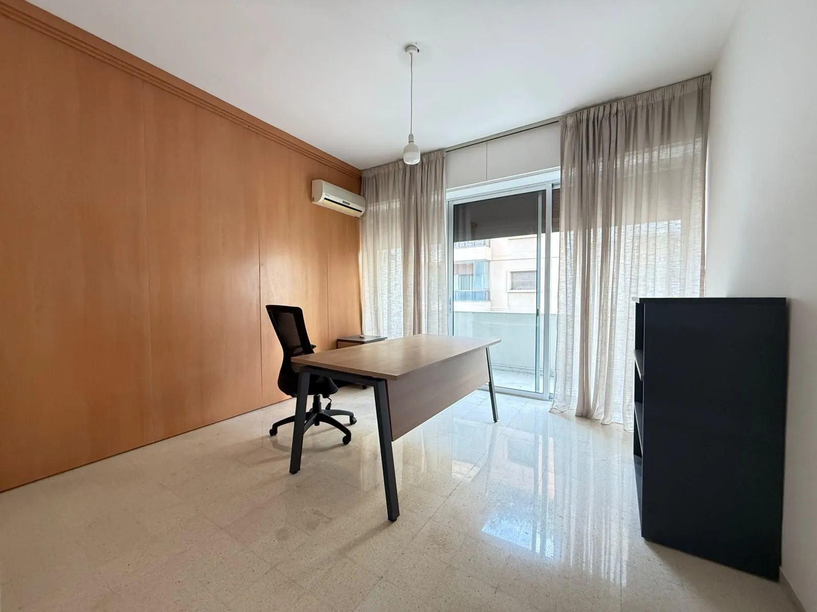 Duplex with Rooftop Terrace For Rent in Achrafieh, Sursock — الصورة 9