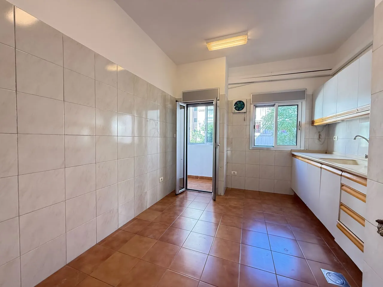 Bright & Sunny Apartment For Sale in Achrafieh, Fassouh — photo 3