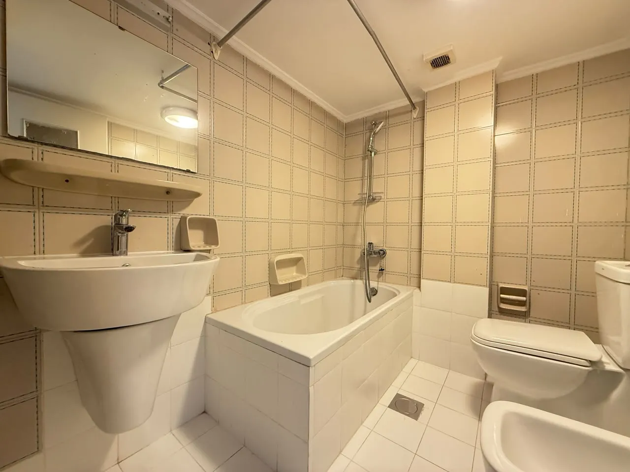 Bright & Sunny Apartment For Sale in Achrafieh, Fassouh — photo 8