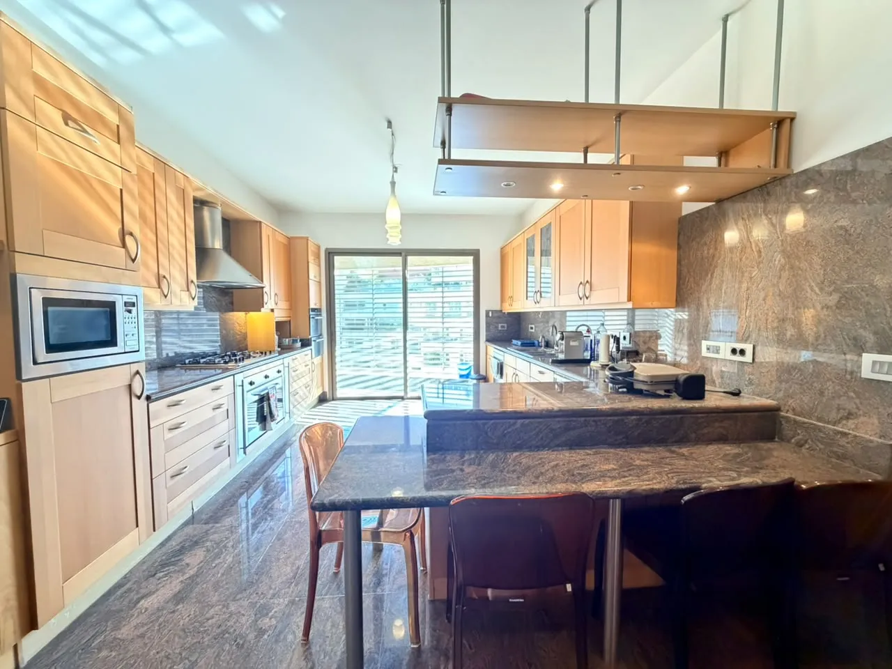 Elegant & Bright Apartment For Rent in Achrafieh, Sursock — الصورة 10