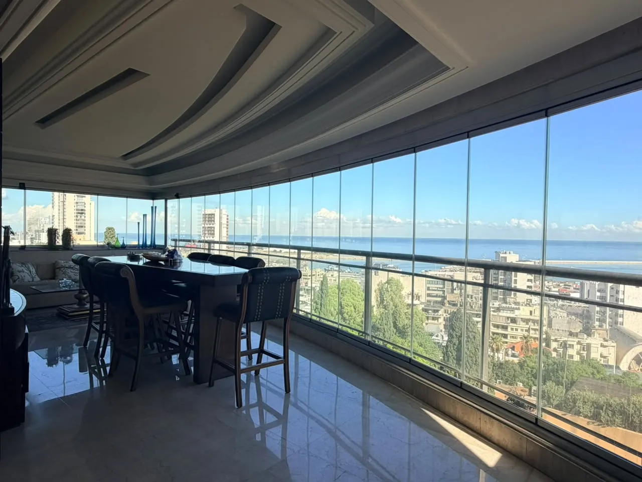 Elegant & Bright Apartment For Rent in Achrafieh, Sursock — الصورة 2