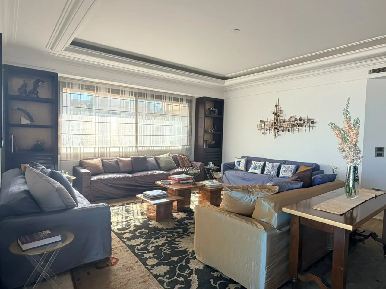 Elegant & Bright Apartment For Rent in Achrafieh, Sursock — الصورة 7