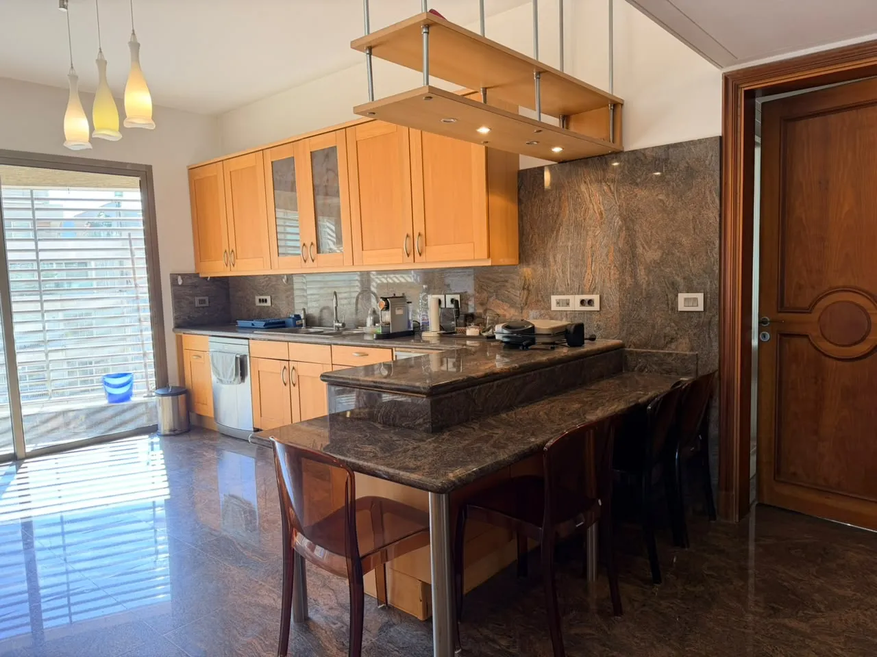 Elegant & Bright Apartment For Rent in Achrafieh, Sursock — الصورة 9