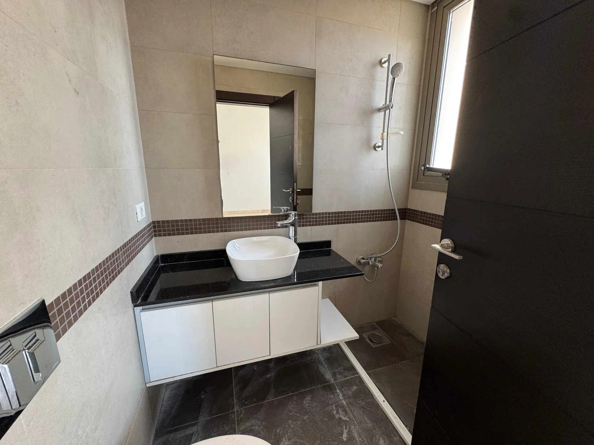 3-Bedroom Apartment For Rent in Hamra, Ras Beirut — الصورة 10