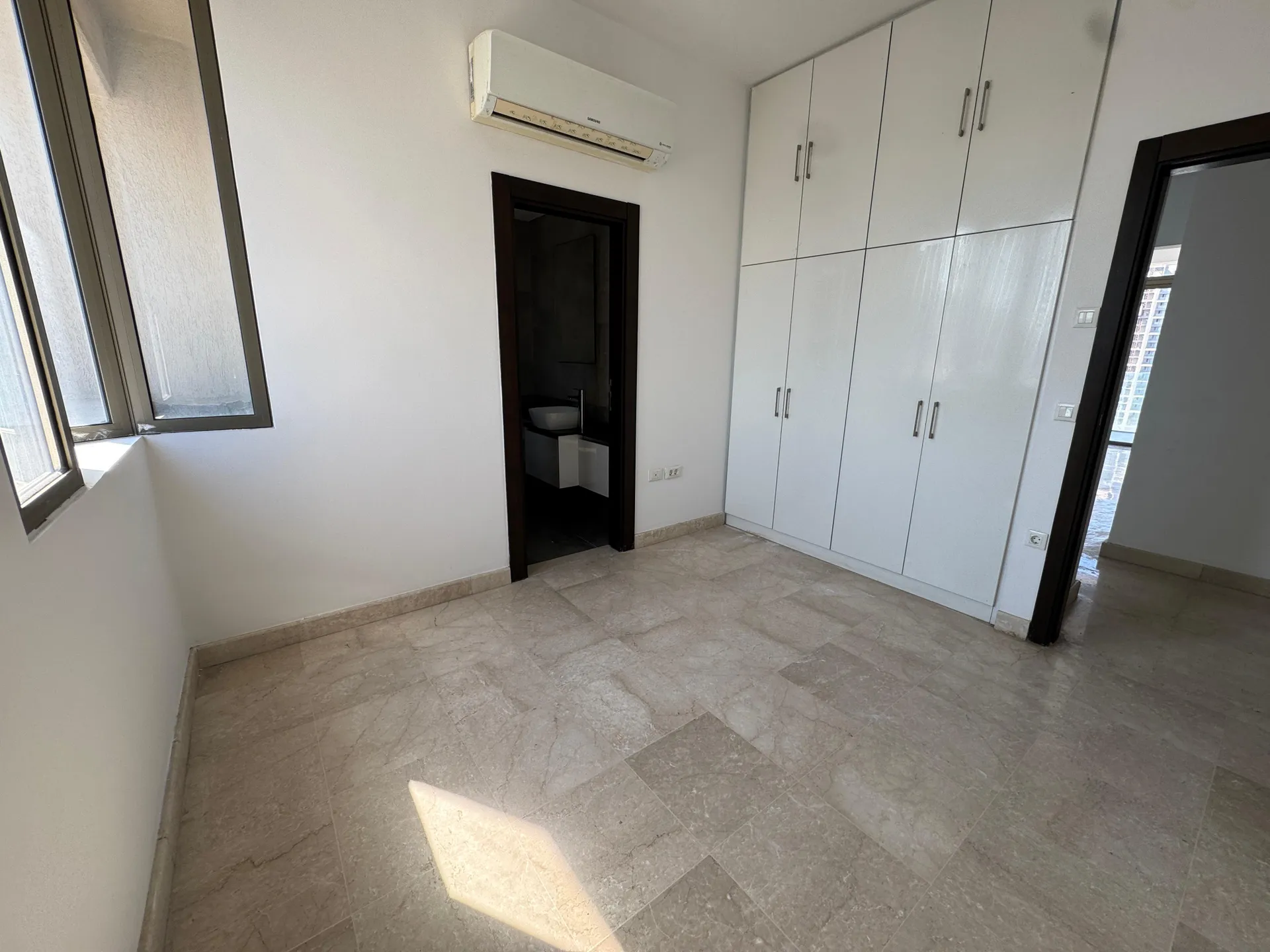 3-Bedroom Apartment For Rent in Hamra, Ras Beirut — الصورة 5