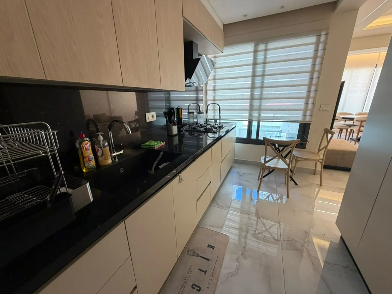 Brand New & Furnished 2-Bedroom Apartment For Sale in Achrafieh, Lycée — الصورة 3