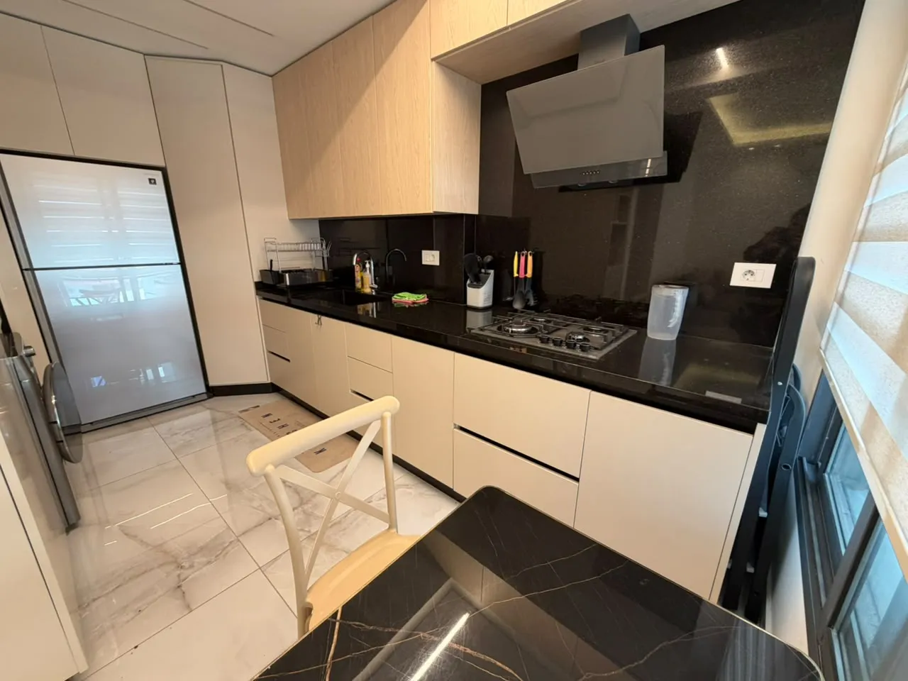 Brand New & Furnished 2-Bedroom Apartment For Sale in Achrafieh, Lycée — الصورة 4
