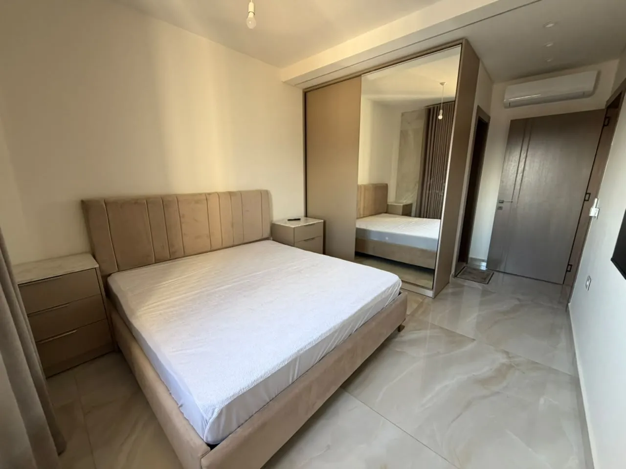Brand New & Furnished 2-Bedroom Apartment For Sale in Achrafieh, Lycée — الصورة 6