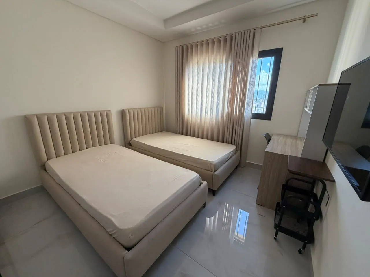 Brand New & Furnished 2-Bedroom Apartment For Sale in Achrafieh, Lycée — الصورة 8