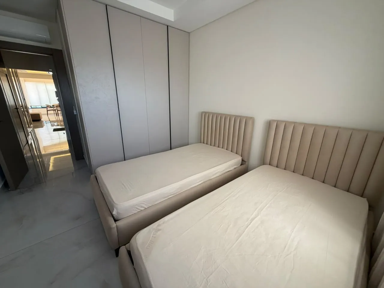 Brand New & Furnished 2-Bedroom Apartment For Sale in Achrafieh, Lycée — الصورة 9