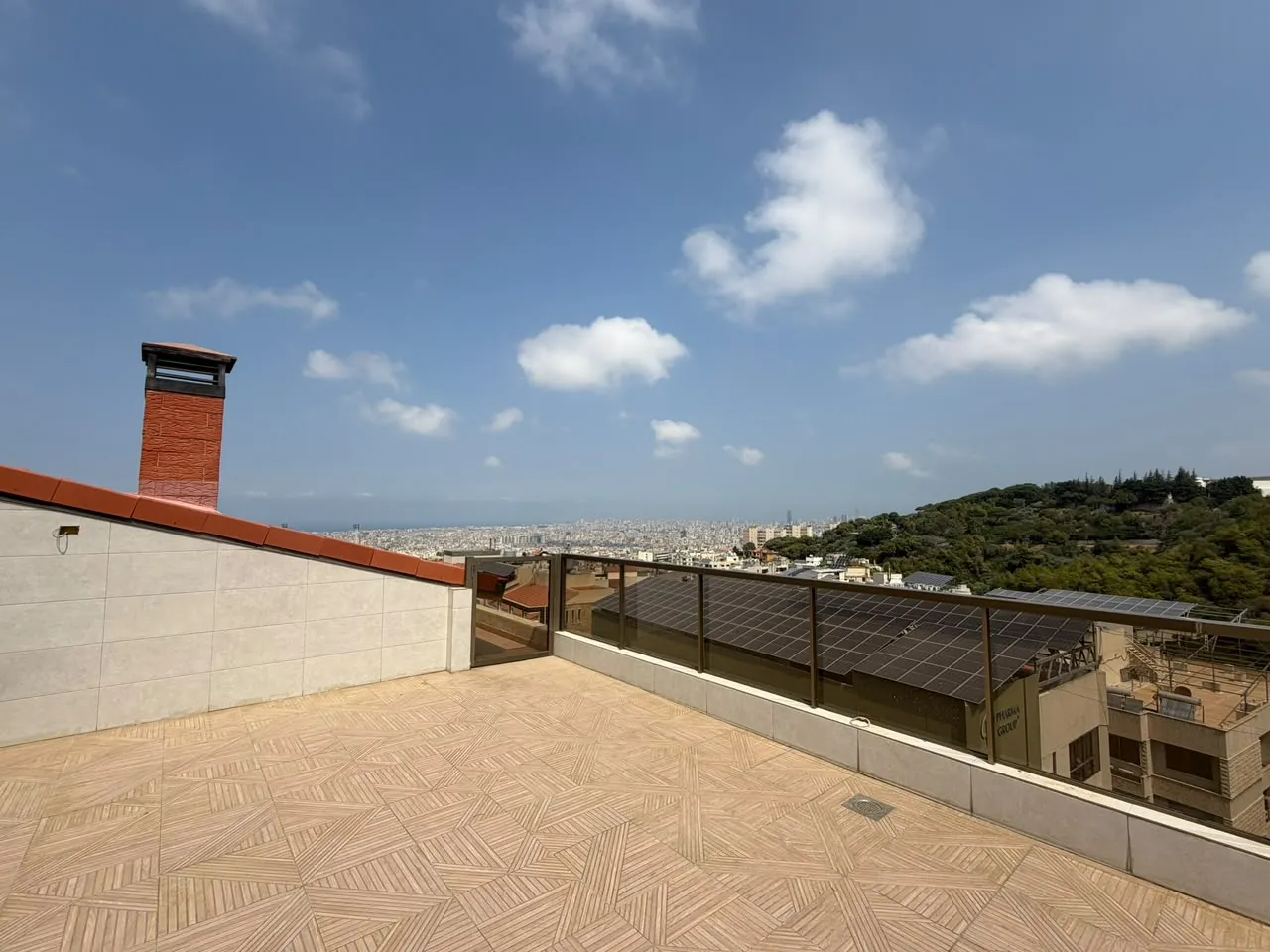 Spacious Apartment with Roof & Terrace For Sale in Baabda — photo 2