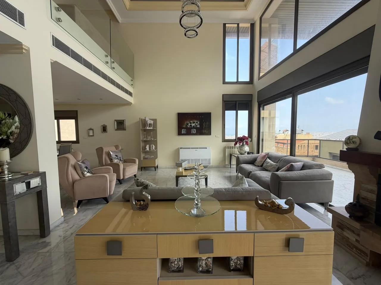 Spacious Apartment with Roof & Terrace For Sale in Baabda — photo 3