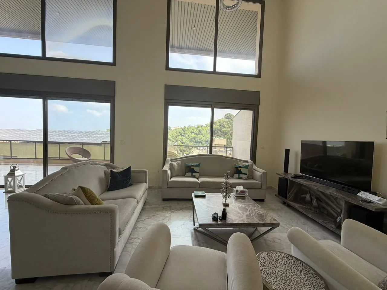 Spacious Apartment with Roof & Terrace For Sale in Baabda — photo 4