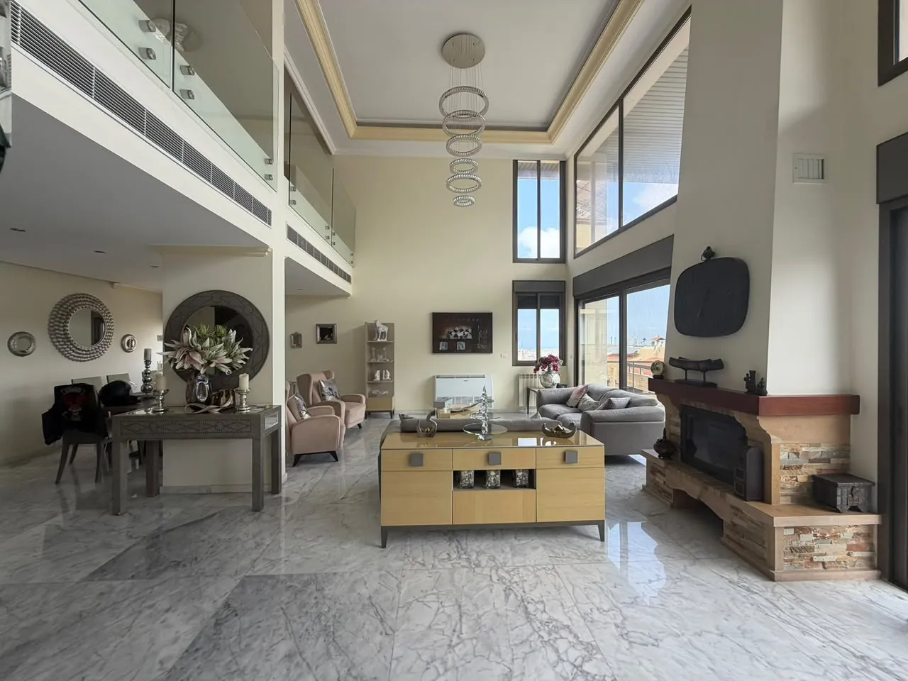 Spacious Apartment with Roof & Terrace For Sale in Baabda — photo 5