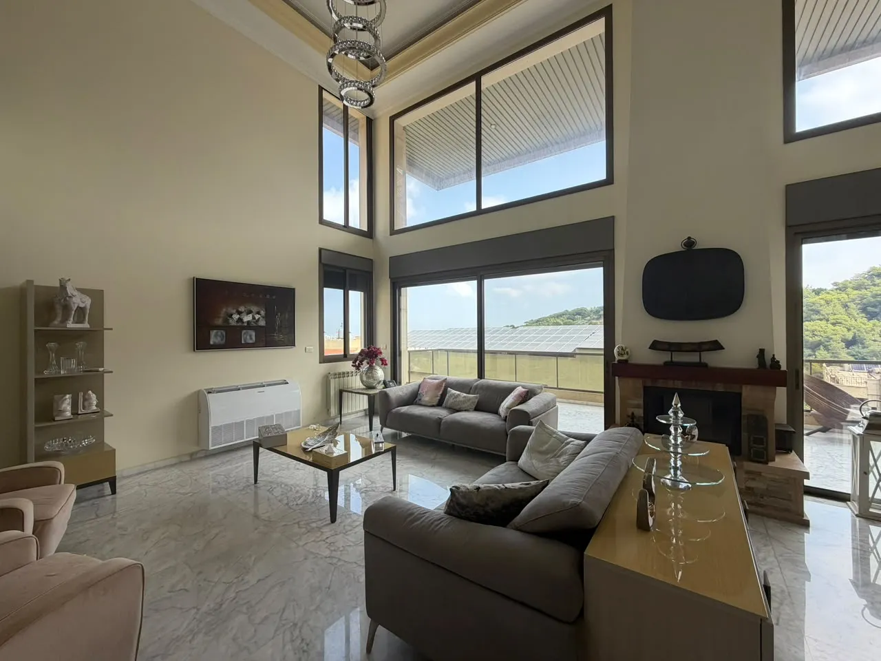 Spacious Apartment with Roof & Terrace For Sale in Baabda — photo 6