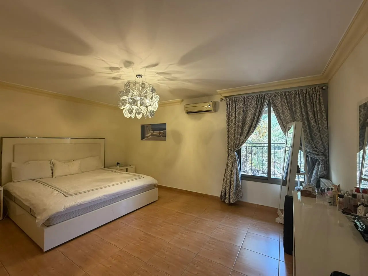 Spacious Apartment with Roof & Terrace For Sale in Baabda — photo 9