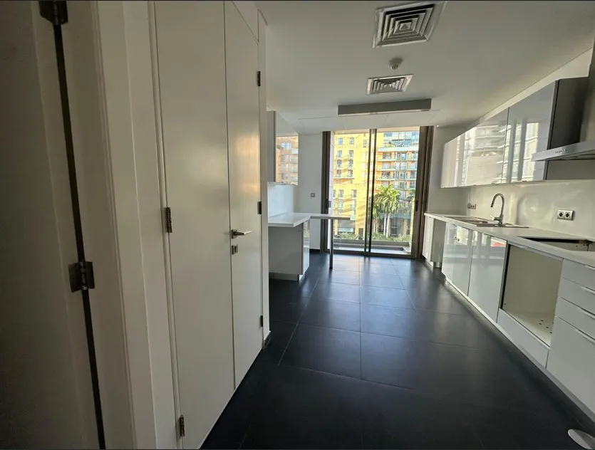 Luxurious High-End Apartment For Rent in Down Town — photo 2