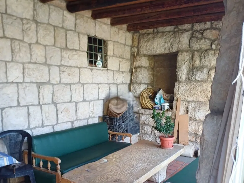 Land with Traditional House For Sale in Prime Location in Bikfaya — الصورة 5