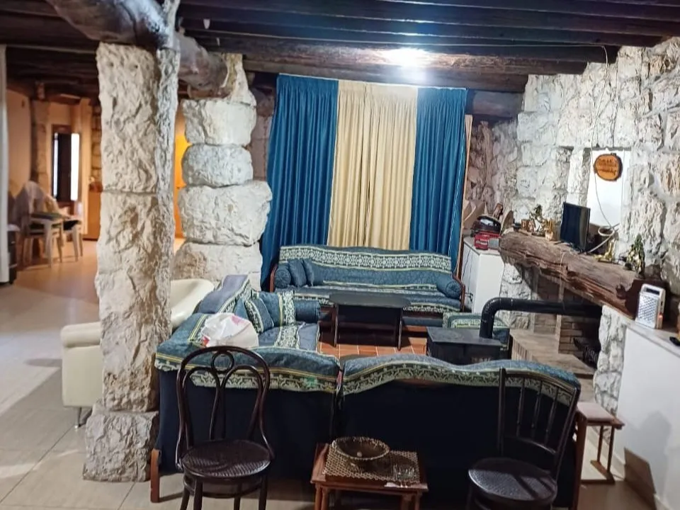 Land with Traditional House For Sale in Prime Location in Bikfaya — الصورة 6