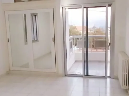 2-Bedroom Unfurnished Apartment With Terrace For Rent in Ballouneh — الصورة 2