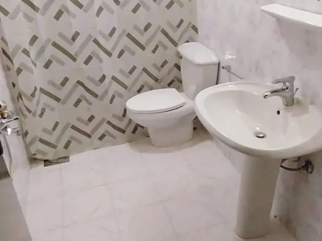 2-Bedroom Unfurnished Apartment With Terrace For Rent in Ballouneh — الصورة 5