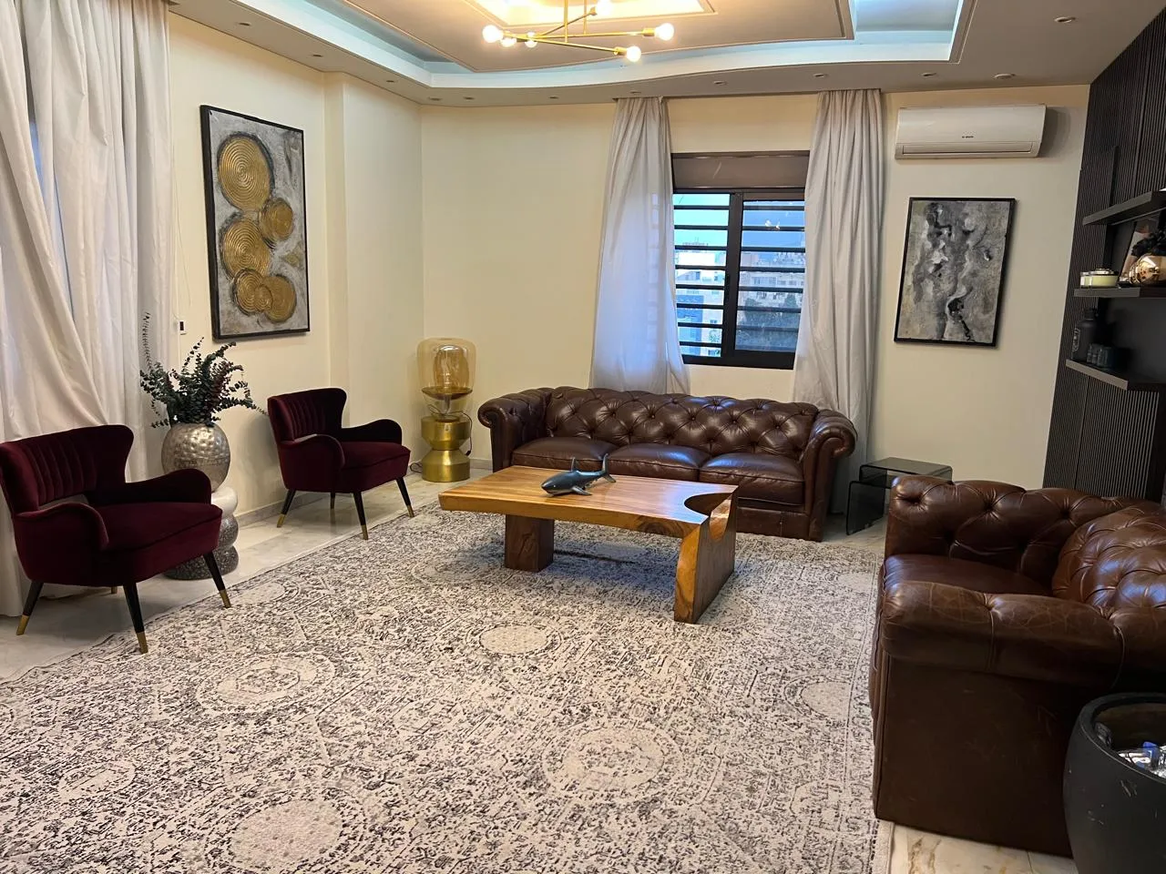 3-Bedroom Apartment For Sale in Furn El Chebbak — الصورة 2