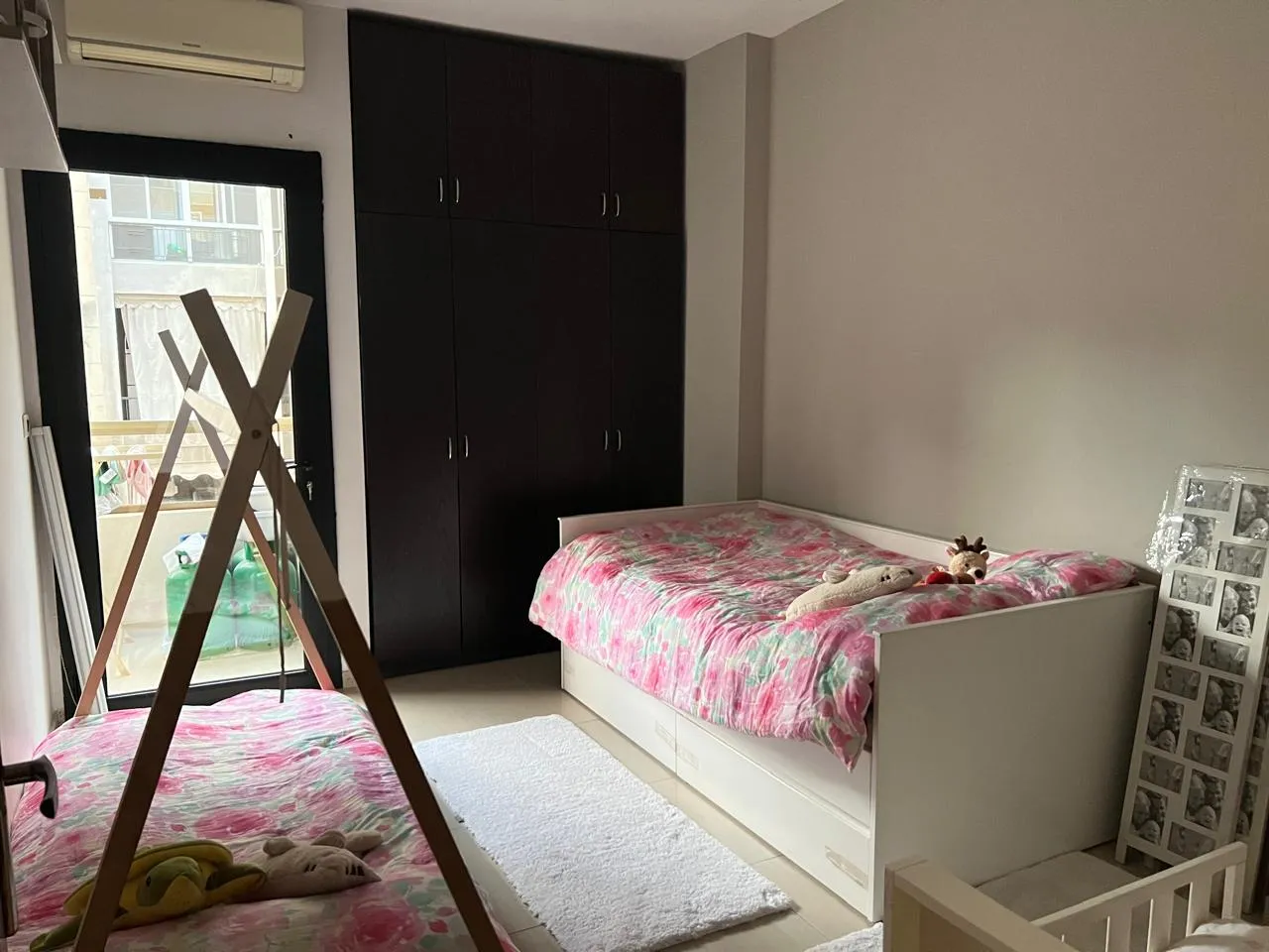 3-Bedroom Apartment For Sale in Furn El Chebbak — الصورة 4